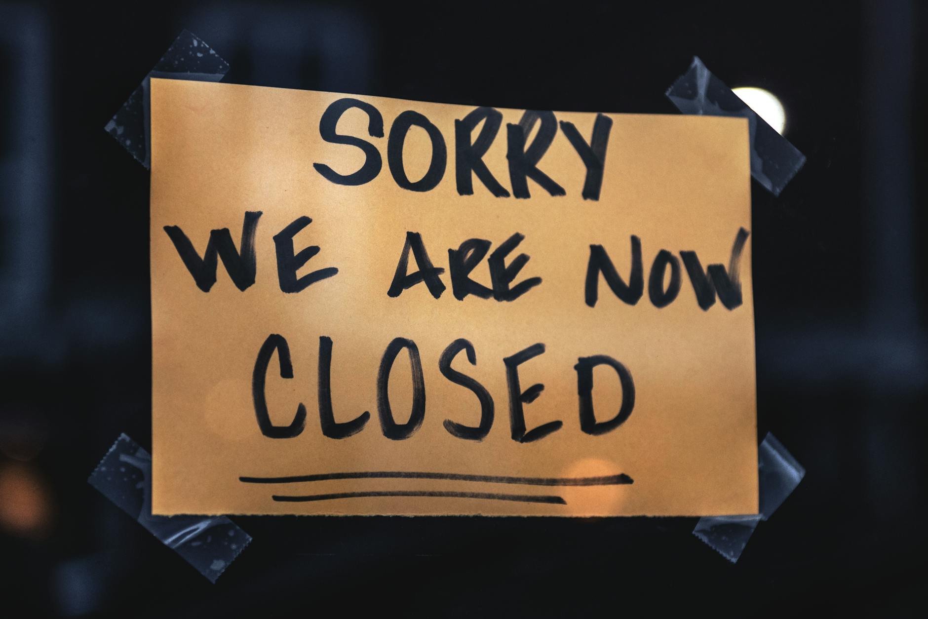 handwritten note saying sorry we are now closed